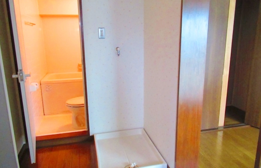 洗濯機置き場（奥ユニットバス・トイレ）