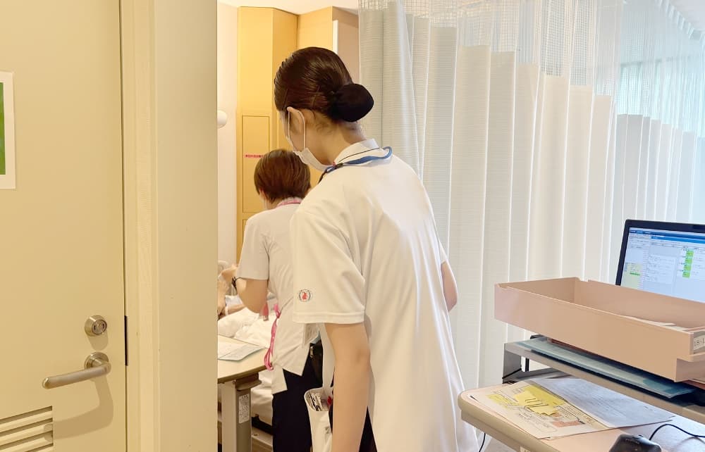 ペアの看護師とラウンド