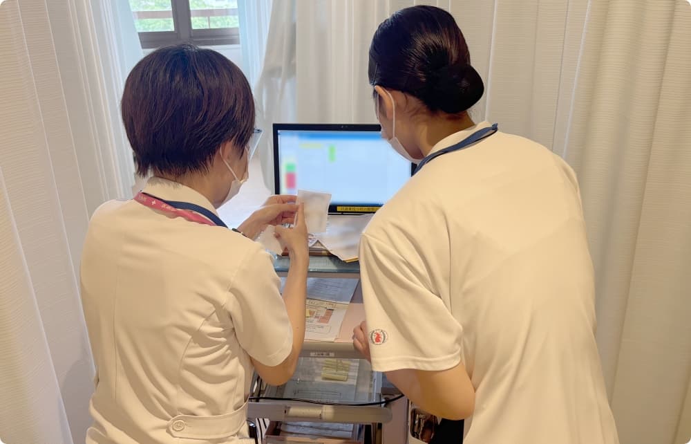 ペアの看護師とラウンド