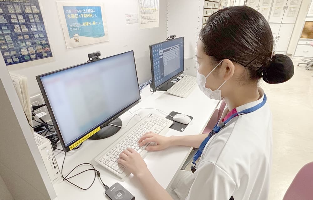 配膳、日勤者への申し送り